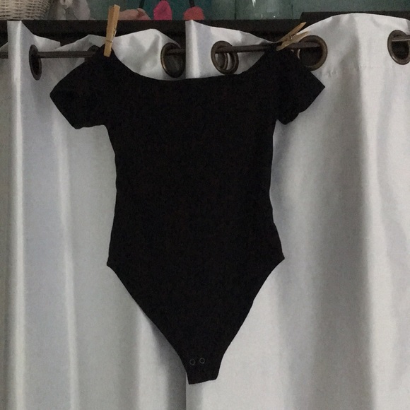 Black off the shoulder bodysuit - Picture 1 of 3
